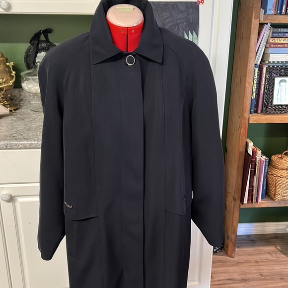 pristine condition beautiful trench… - Picture 2 of 4